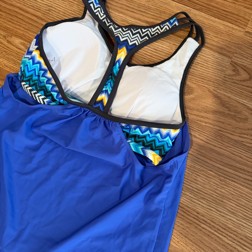 NWOT Amazon Blue Racerback Tankini Top with Black Swim Shorts Size Small - Picture 4 of 5